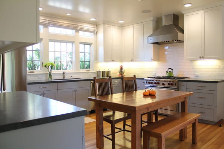Contrasting Kitchen Cabinets