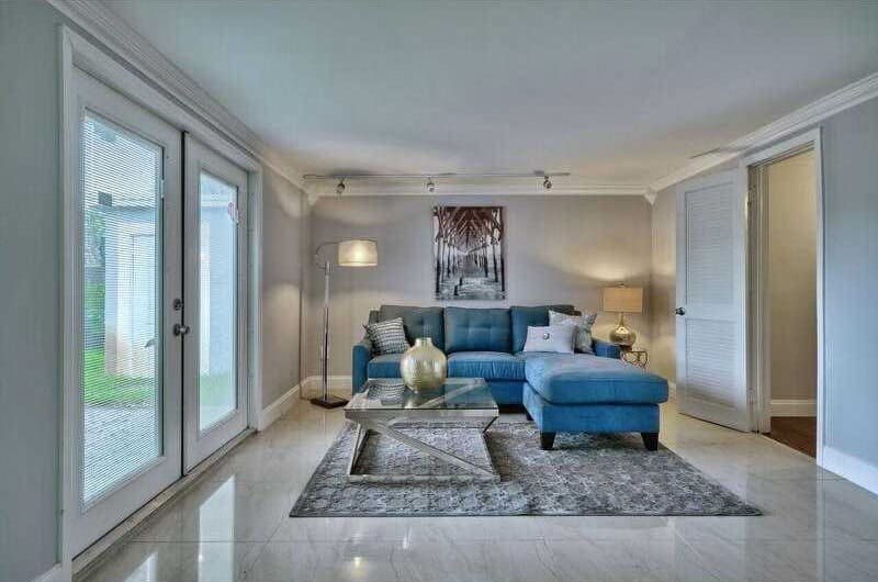 Family Room 2932 NE 1st Ter Wilton Manors FL 33334