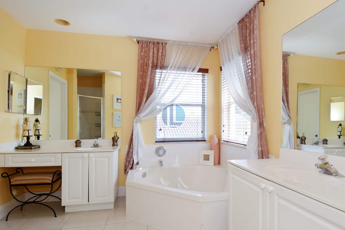 Master Bathroom 7696 NW 19th St, Pembroke Pines real estate