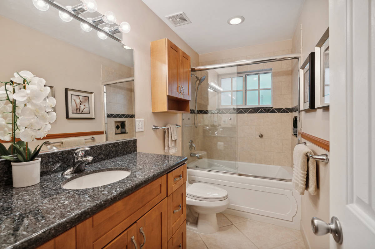 Guest Bath 720 SE 6th Terrace Pompano Beach FL 33060