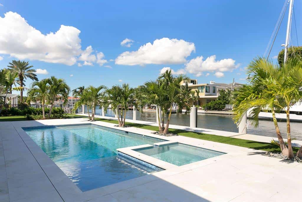 Pool deck 3201 Beacon Street Pompano