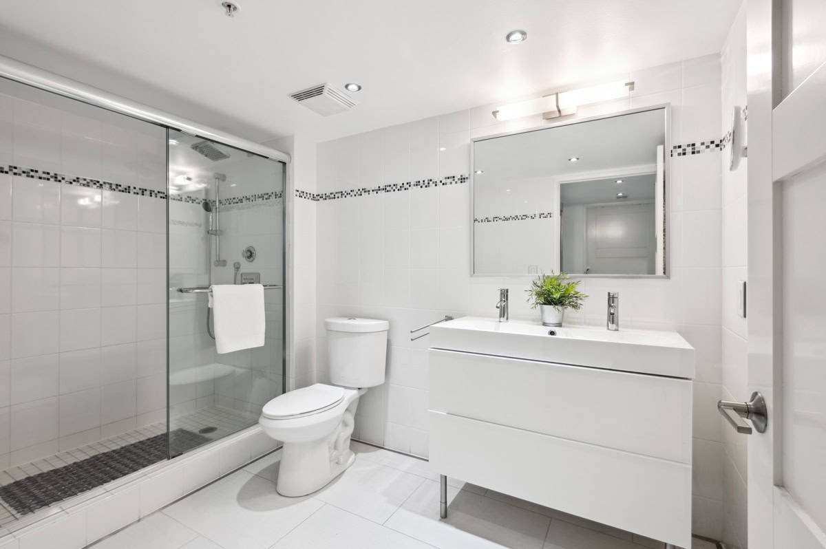 09 - Primary Bath 520 SE 5th Avenue-Unit-2406-Fort-Lauderdale-FL-33301