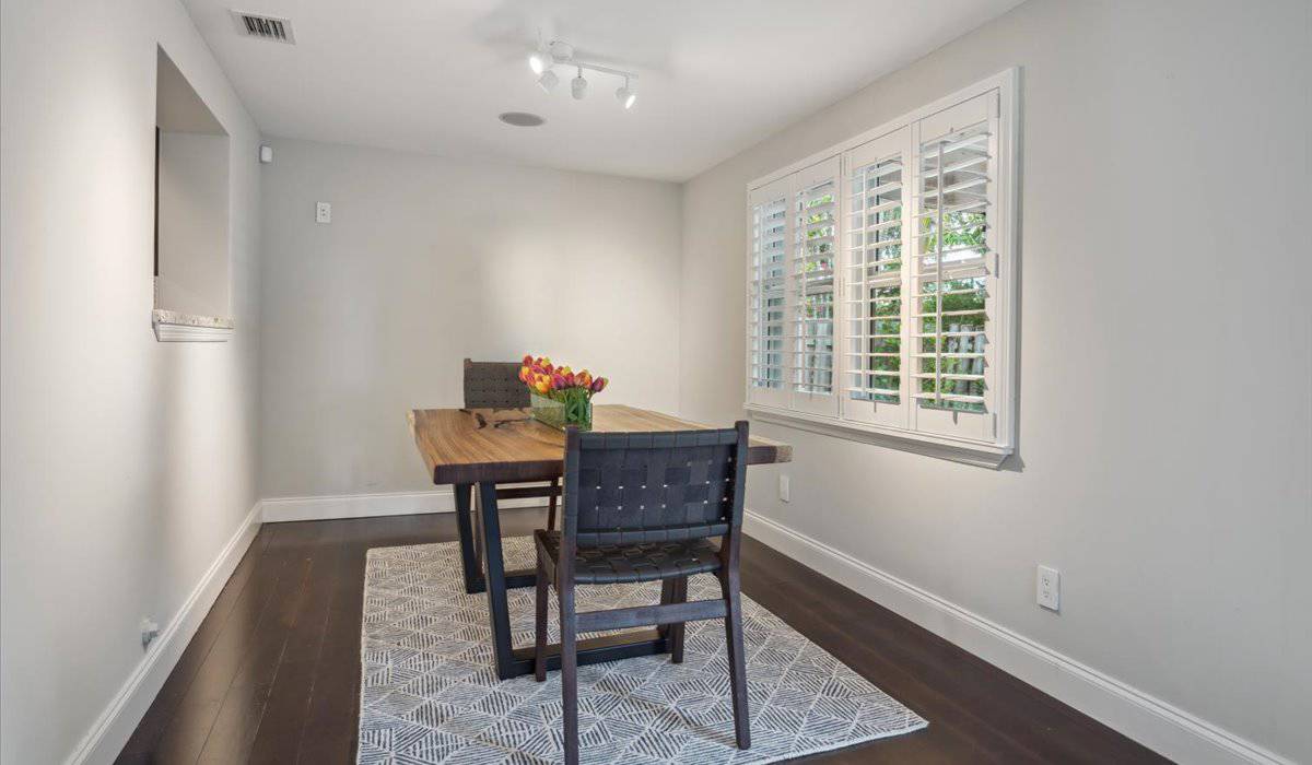 11-Dining-2508-SW-34th-Avenue-Fort-Lauderdale-FL-33312