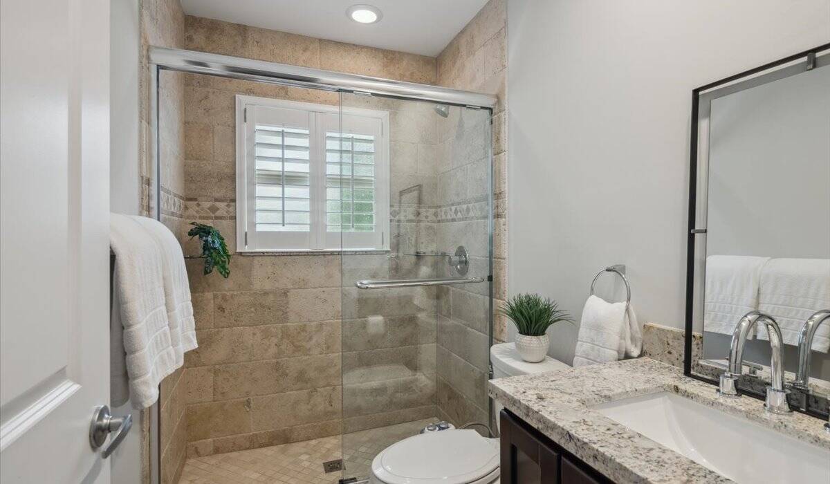17-Guest-Bath-2508-SW-34th-Avenue-Fort-Lauderdale-FL-33312