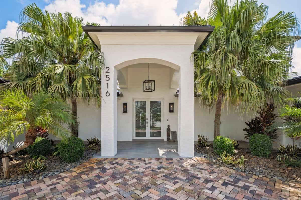 Entry 2516 NE 26th Ave Fort Lauderdale