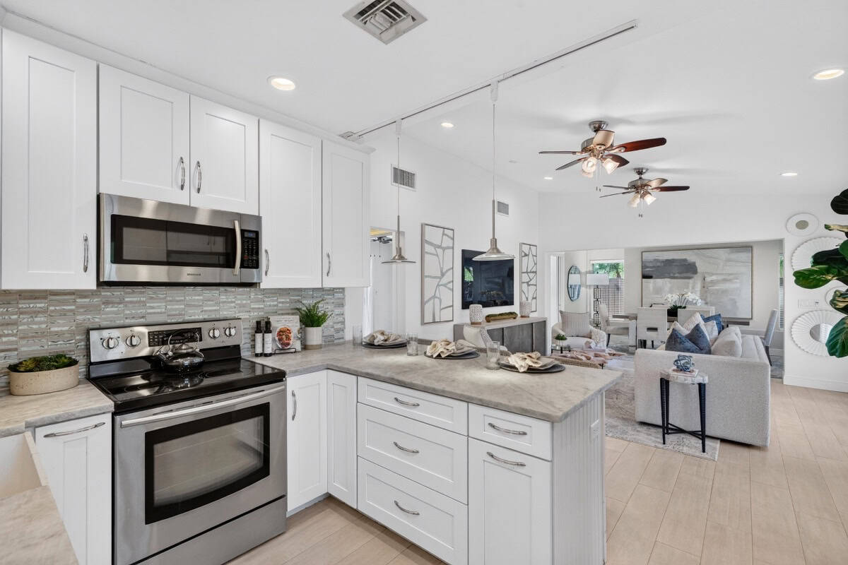 16-KitchenLiving-1318-SE-12th-Way-Fort-Lauderdale-FL-33316