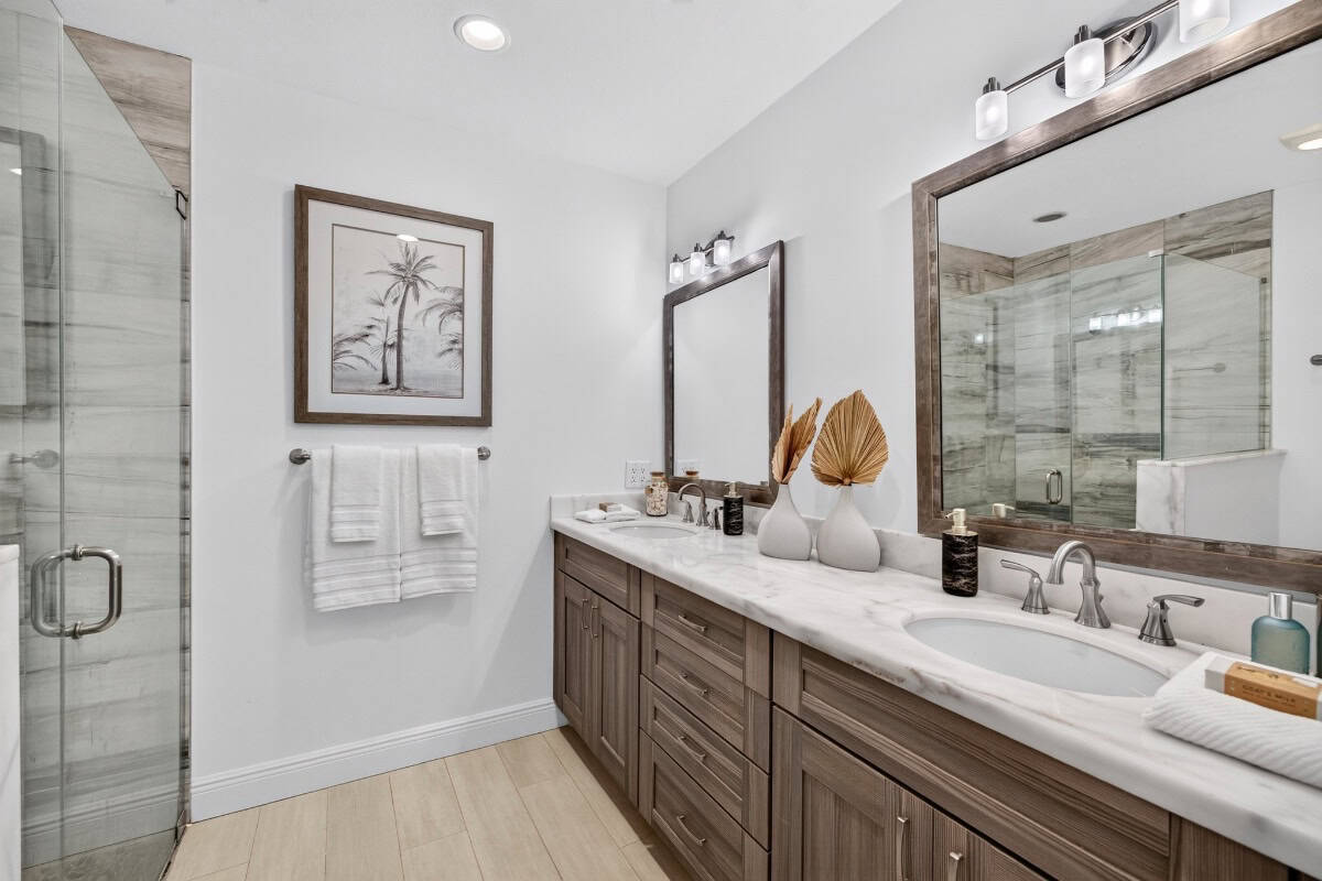 35-PrimaryBath-1318-SE-12th-Way-Fort-Lauderdale-FL-33316