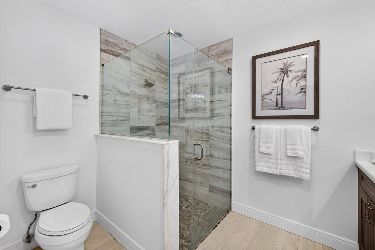 36-PrimaryBath2-1318-SE-12th-Way-Fort-Lauderdale-FL-33316