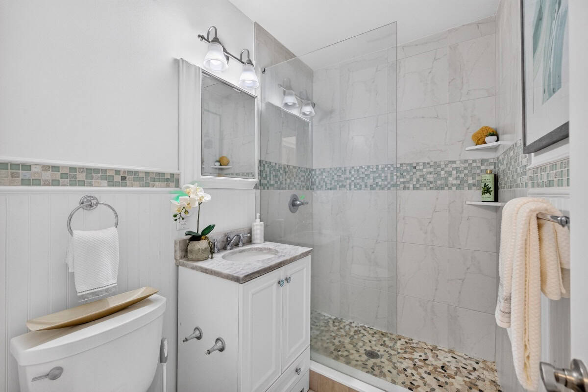 40-GuestBath-1318-SE-12th-Way-Fort-Lauderdale-FL-33316